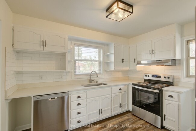 Photo - Evolve Real Estate: Welcome to This Spacious 5 Beds/2 Baths Single Family Residence With Great La...