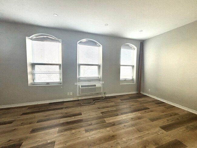 Photo - Beautifully Updated Studio Apartment in Downtown Sarnia! Unit 204