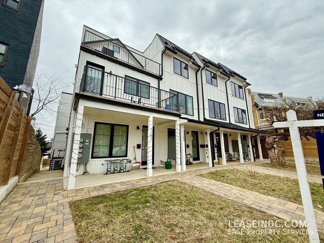 Building Photo - 1262 Holbrook Terrace NE Unit #C