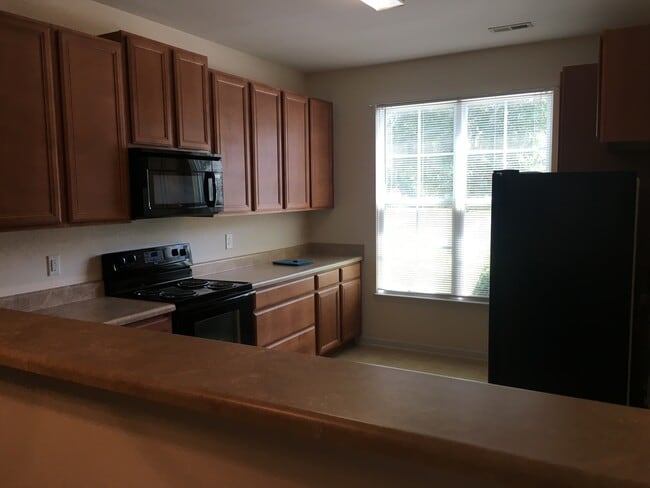 Photo - Townhouse For The Family!!