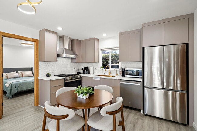 Photo - 5595 Heil Ave