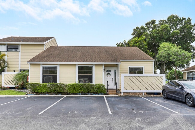 Building Photo - 703 Stonewood Ct