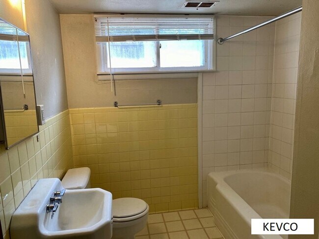 Photo - 1100 Whedbee St Unit 1100 Whedbee St  B