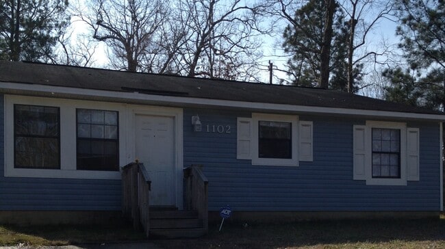 Building Photo - 1102 Pecan Plz