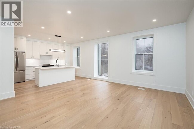 Photo - 284 Wilson St E Unité 201