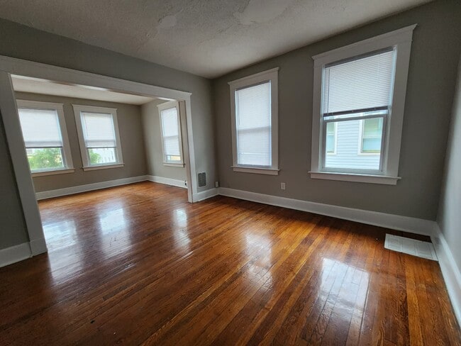 Building Photo - 64 Gorham Ave Unit 2