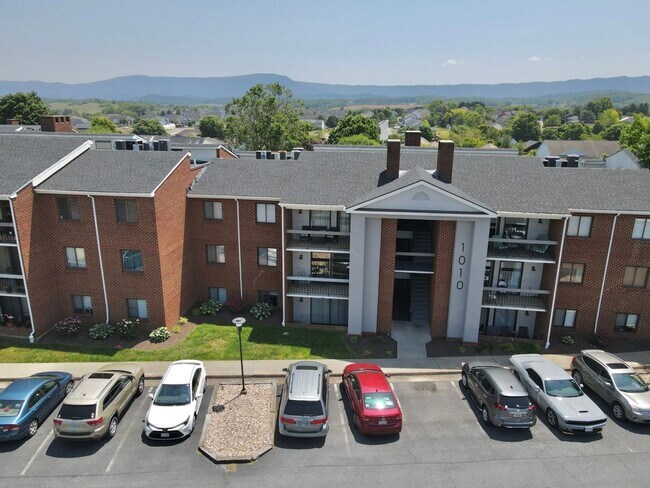 Photo - Great Two Bedroom Condo Available - 1010-5 Blueridge Dr.