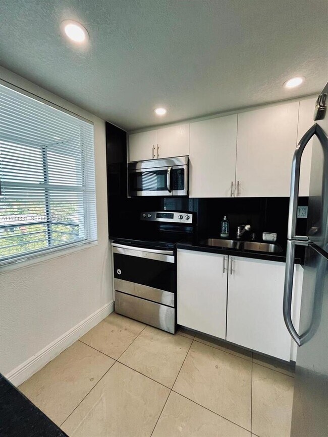 Photo - 1750 NE 115th St Unit 608