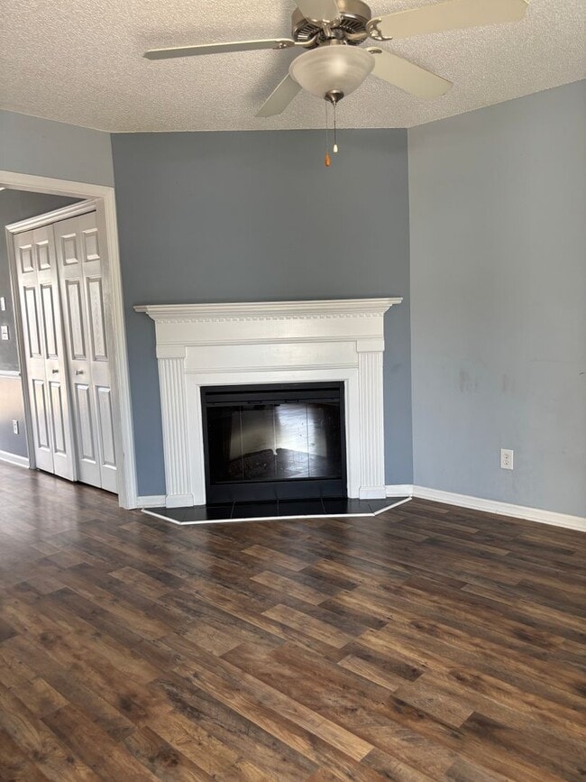 Photo - 2330 Vineyard Dr