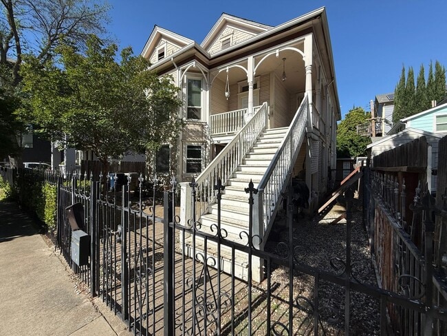 Building Photo - 612 15th St Unit 612 1/2 15th St