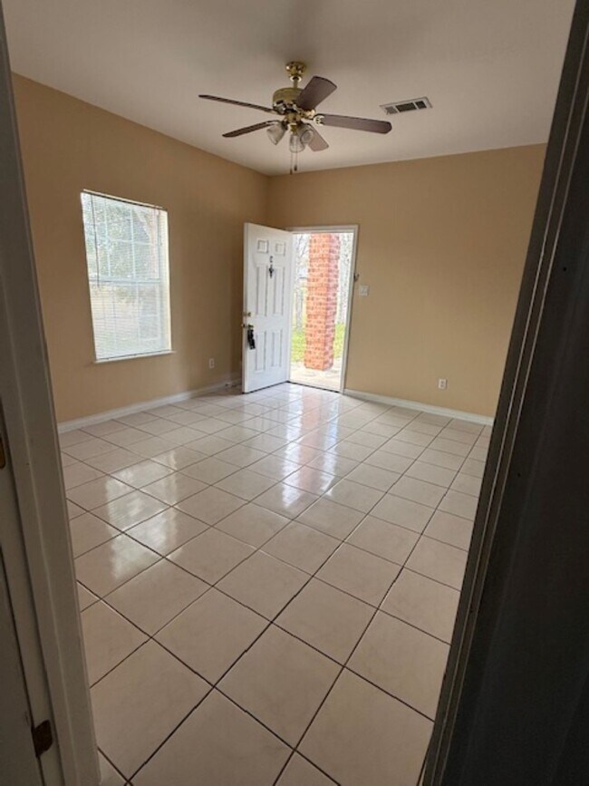 Photo - 702 Staitti St