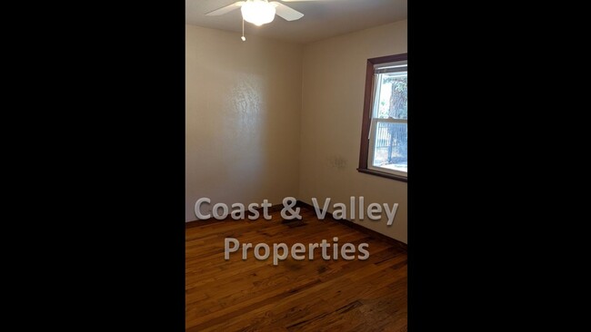 Building Photo - 10385 Reese Cir Unit 10385 Reese Cr. Room-2, Salinas, CA 93907 Rental