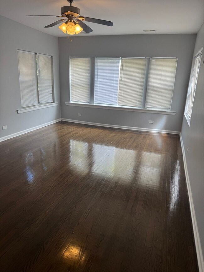 Photo - 8234 S Maryland Ave Unit 3