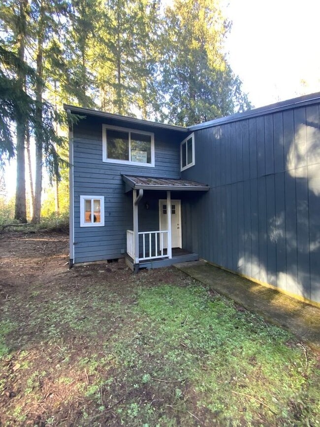 Building Photo - Olympia 3bdr 1.5 bath TOWNHOME 1 car garage 1 PET WELCOME