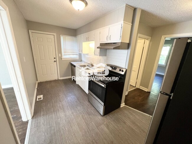 Photo - 8510 Woodland Ave