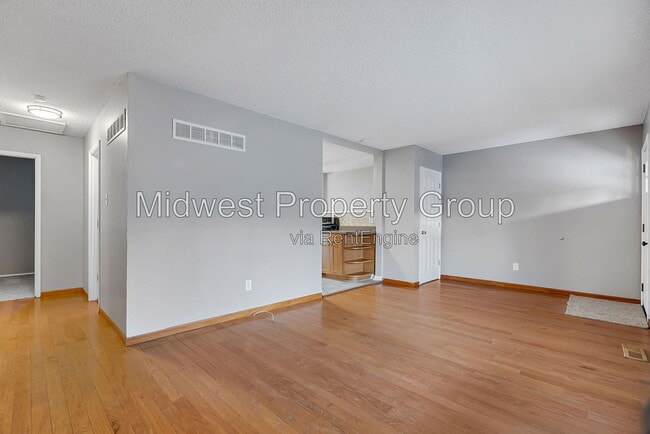 Photo - 1128 Saratoga Dr