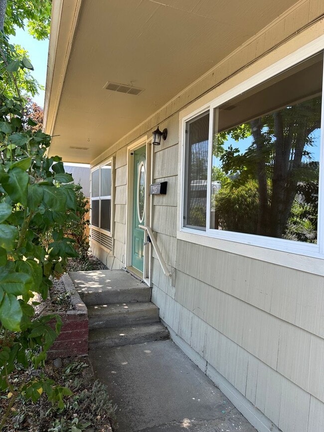 Photo - Charming 2 bedroom 1 bath house!