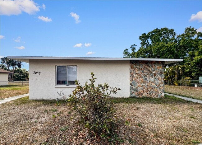 Photo - 2239 Iris Way