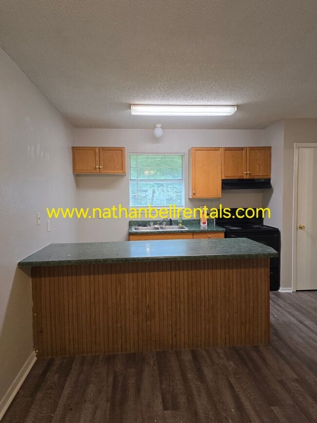 Photo - 748 8th St SE