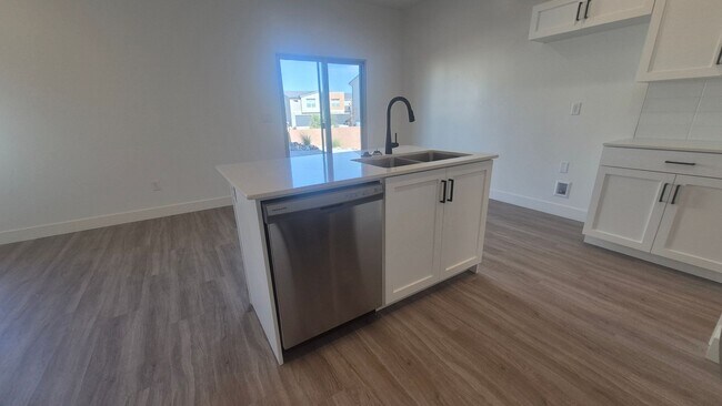Photo - 5677 S Weehawken Ln