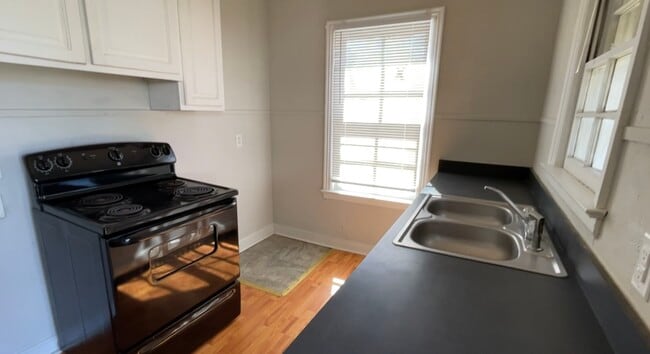 Photo - 701 E St NW