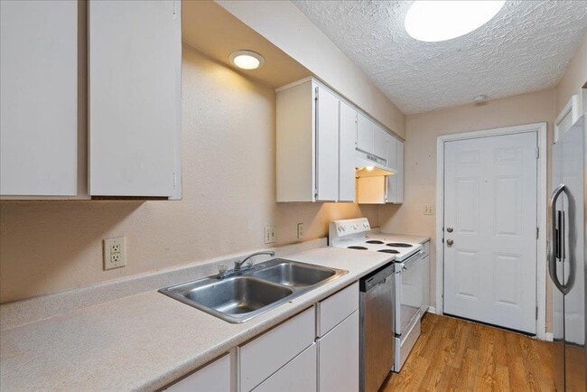 Building Photo - 908 N LBJ Dr Unit 7 Rental