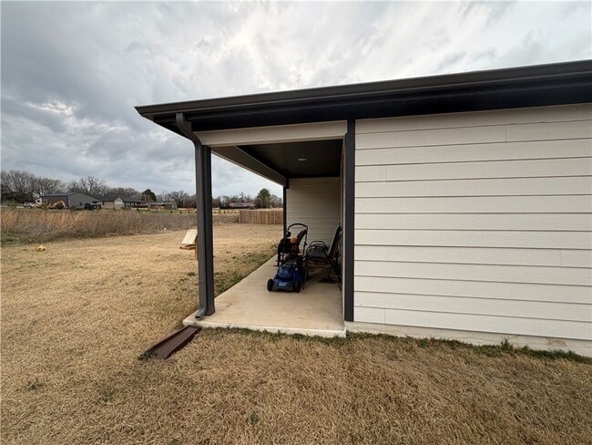 Photo - 207 NW Pinwheel St