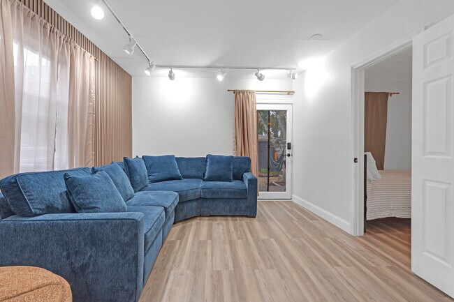 Photo - 2111 W Roscoe St Unit 1R