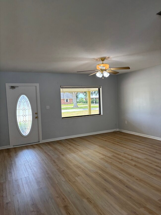 Photo - 137 N Lake Reedy Blvd