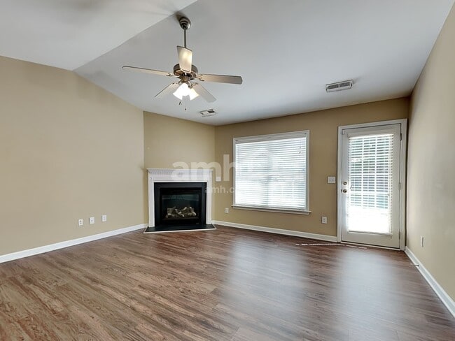 Photo - 1867 Longmont Dr