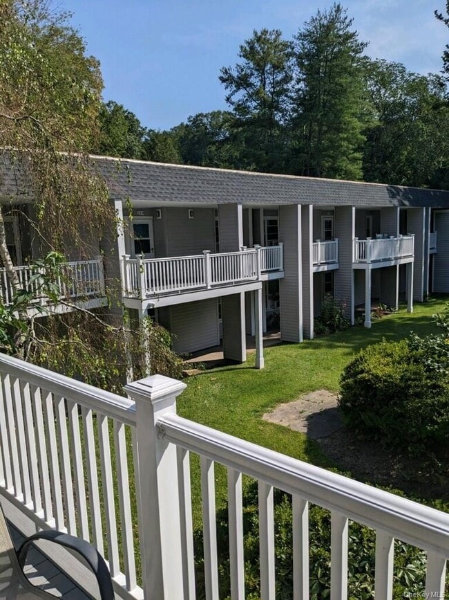 Building Photo - 10 Wild Oaks Rd Unit 202 Rental