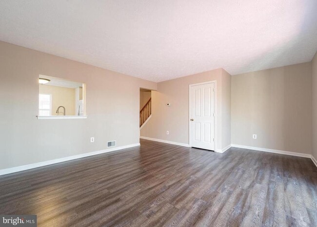 Photo - 645 Realm Ct W