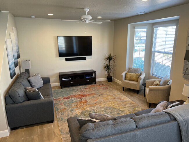 Photo - 1911 E Fiesta Ln