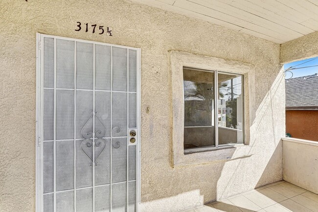 Building Photo - 3175 Winter St Unit 3175 1/2