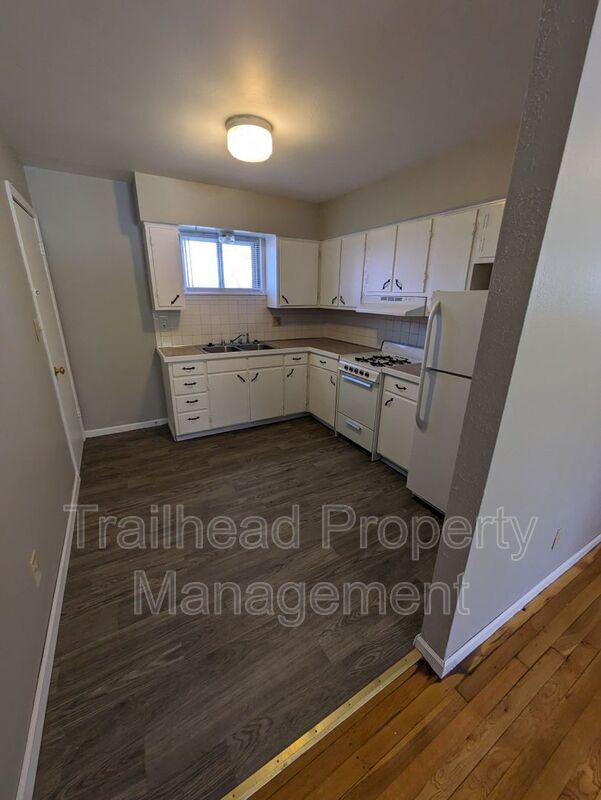 Photo - 110 S High St