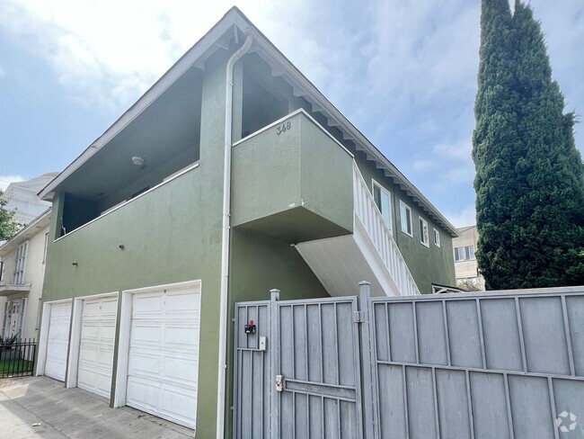 Building Photo - Top-Floor Urban Retreat in the Heart of Do... Rental