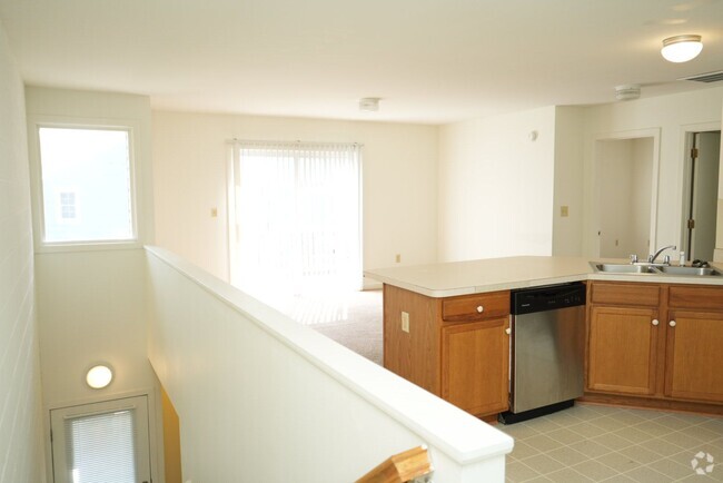 Building Photo - 225 Shamrock Rd Unit Apt #B