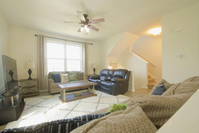 Photo - 3 bedroom in Elgin IL 60124