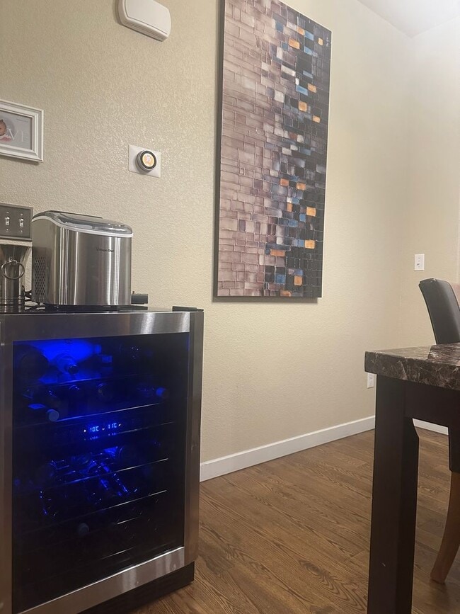 Photo - 1290 Antrim Loop