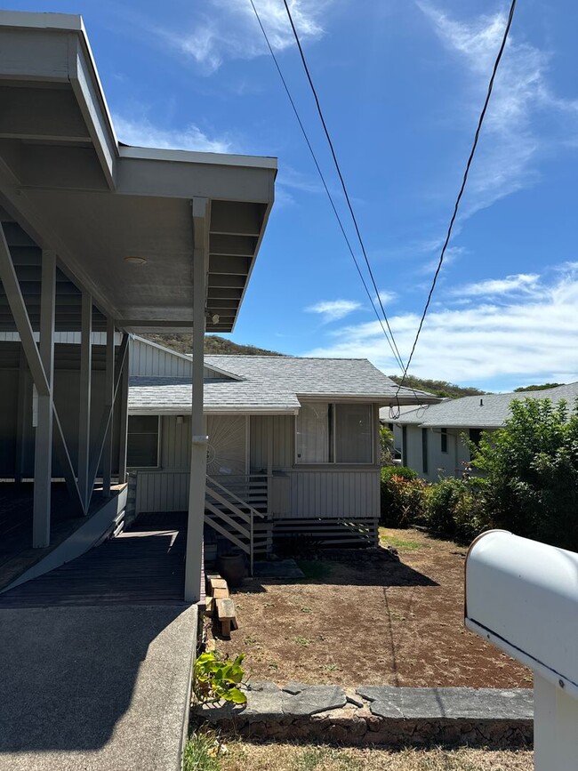 Makaikoa Street - near Kahala - 3 bedroom ... - Makaikoa Street - near Kahala - 3 bedroom ... House