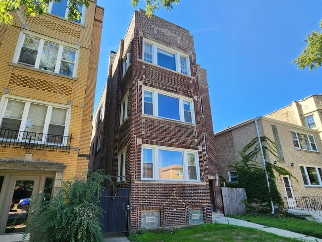 Photo - 6210 N Francisco Ave Unit 2