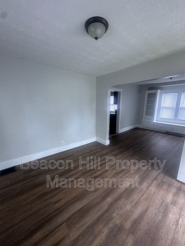 Photo - 12600 Watterson Ave