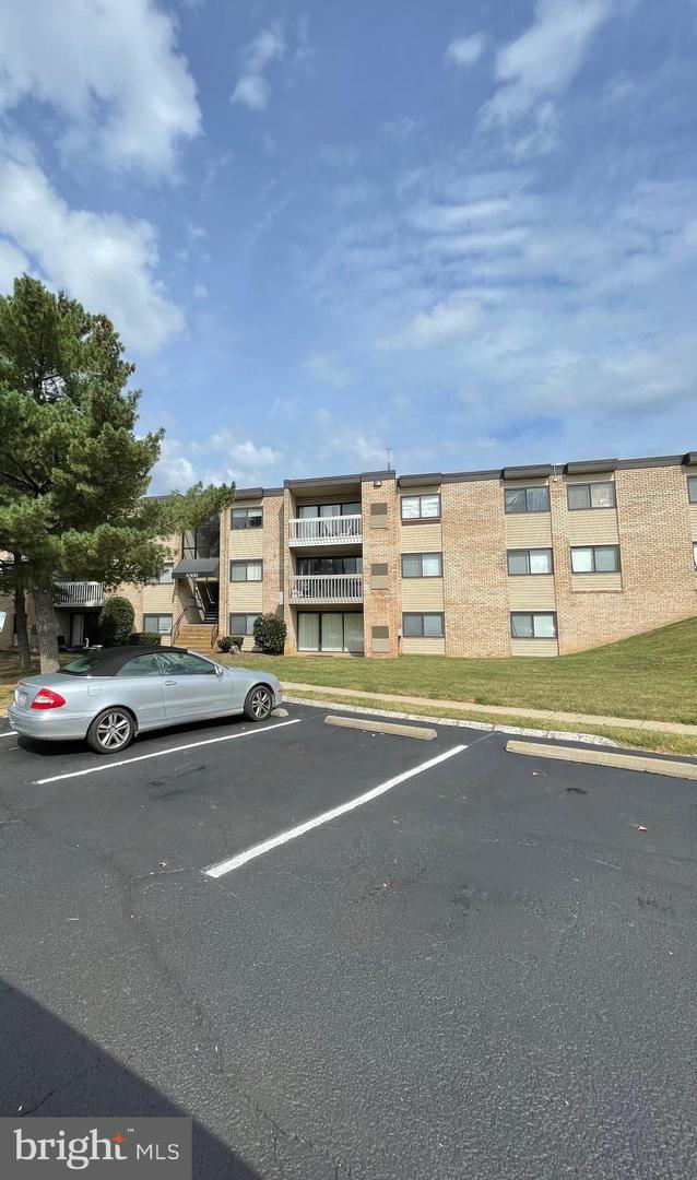 Building Photo - 6300 Hil-Mar Dr Unit 4 Rental
