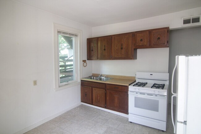 Photo - 303 West St Unit 2