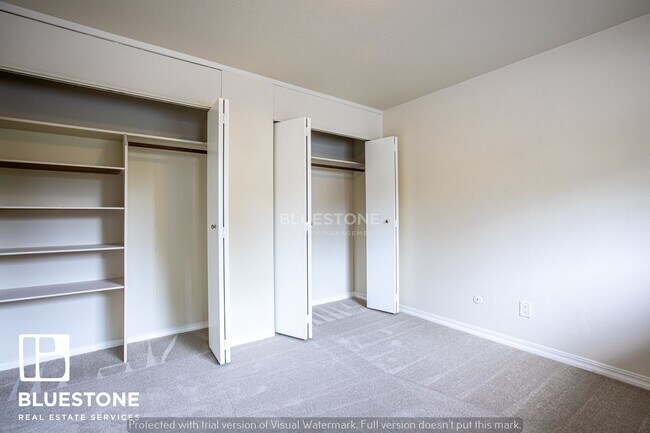 Photo - Dutch Village Apartments