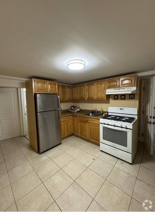 Building Photo - 288 Kimball Ave Unit Walk In Rental