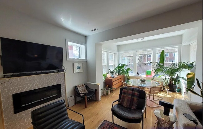 Photo - 1318 W Winnemac Ave