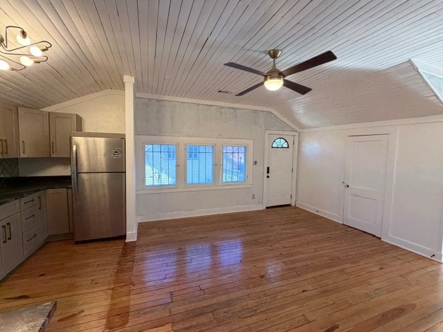 Front door area - 1112 E Duffy St Unit Duffy