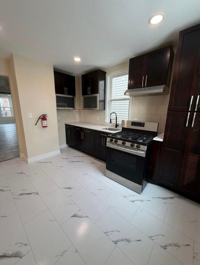 817 15th St Unit 2