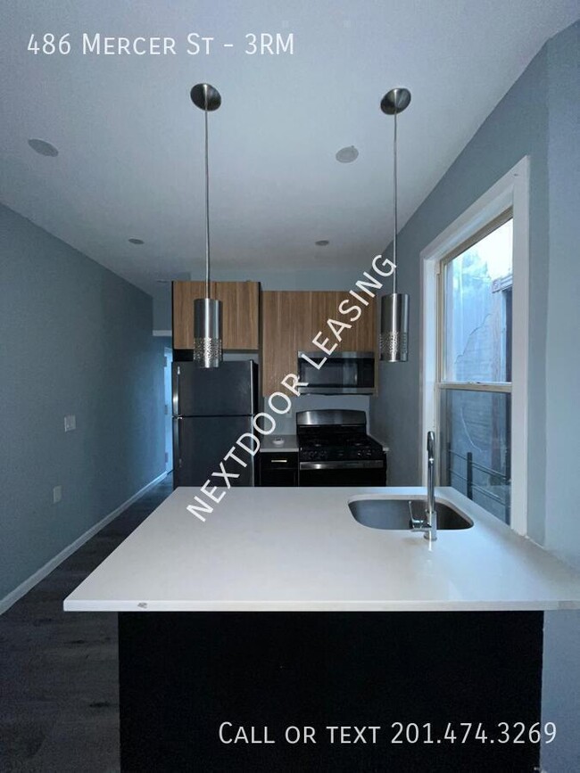 Building Photo - 486 Mercer St Unit 3RM